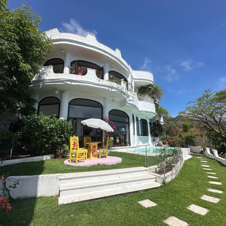 Villa El Rey y la Reina de Corazones